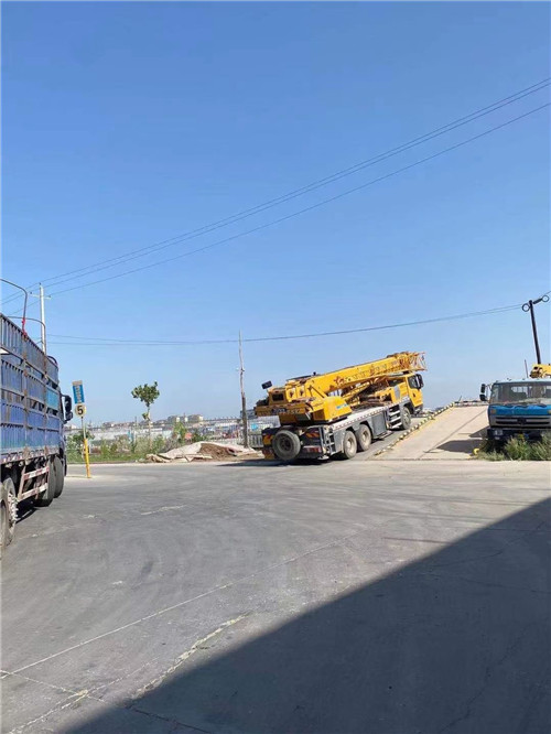 富蕴县25吨吊车的租赁价格大概是多少？