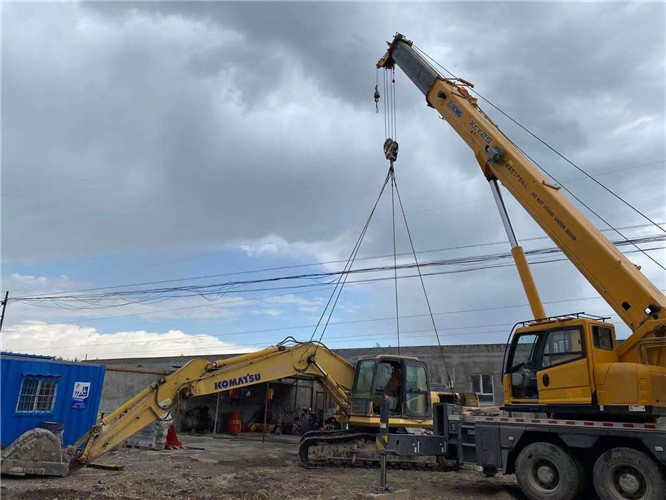 富蕴县25吨吊车的工作半径是多少？